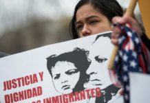 Salvadoreños se inscriben para última fase de programa migratorio en EEUU / AFP