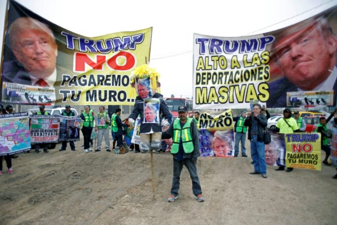 Trump discute con el Pentágono la financiación del muro fronterizo / AFP