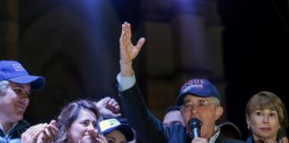 Álvaro Uribe, de verdugo de la guerrilla a gran elector de Colombia / AFP