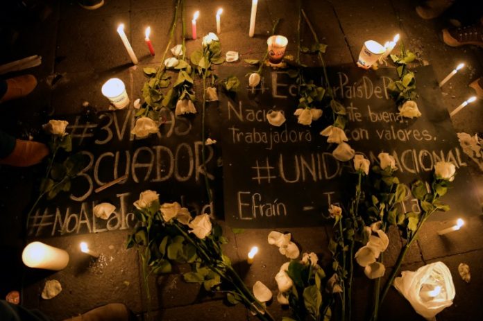 Ecuador, de luto, busca los cadáveres de los periodistas asesinados / AFP
