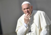 El papa Francisco se reunirá con víctimas de sacerdote pederasta chileno / AFP