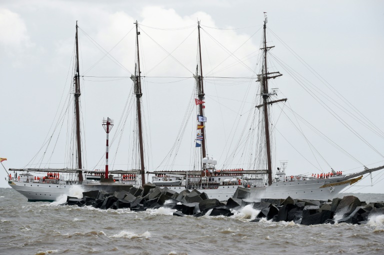 Grandes veleros de Hispanoamérica se dan cita en Montevideo - El buque escuela español