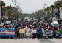 Integrantes de la caravana de migrantes centroamericanos pedirán asilo en EEUU / AFP