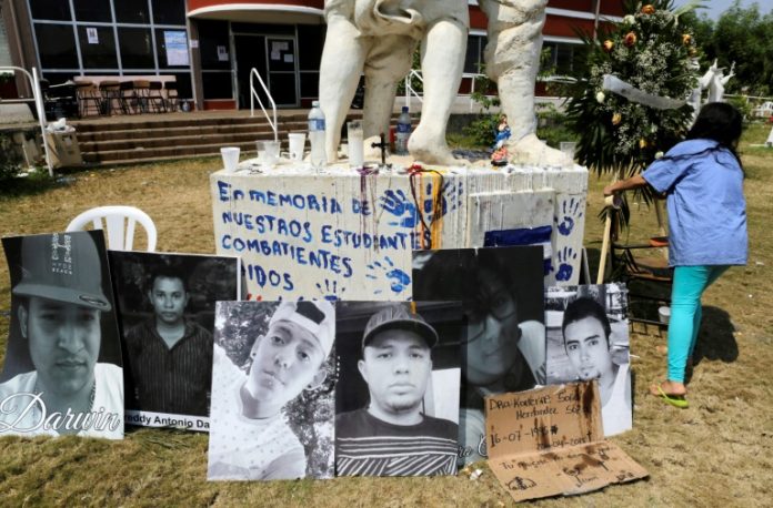 Jubilado y estudiante comparten aspiraciones por una Nicaragua más justa / AFP