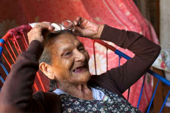 Mexicana de 96 años decidida a alcanzar su sueño estudiar bachillerato