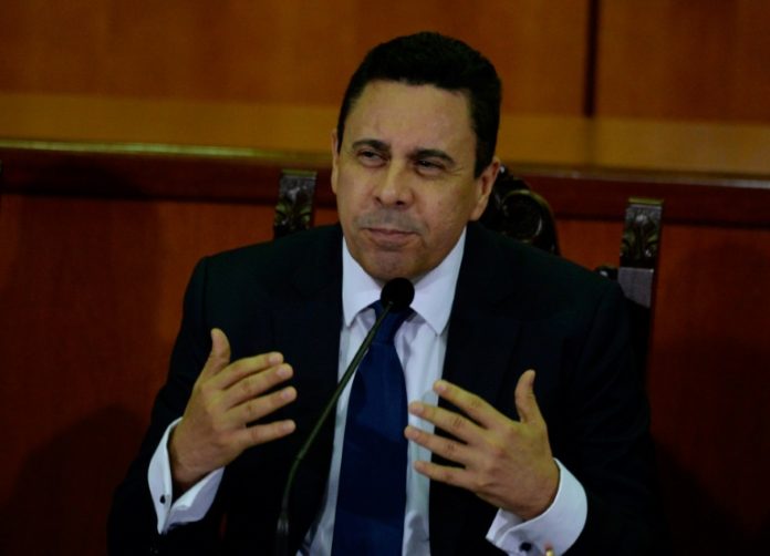 Venezuela reconoce crisis pero acusa a la OEA de buscar intervención