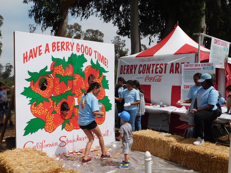 35th Festival de las Fresas de California en familias