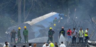Avión se estrella con 104 pasajeros en Cuba, al menos tres sobrevivientes