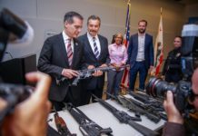 Cambian armas por tarjetas de regalo en Los Ángeles