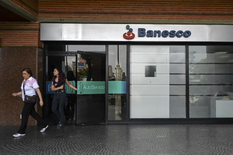 El gobierno interviene el principal banco privado de Venezuela
