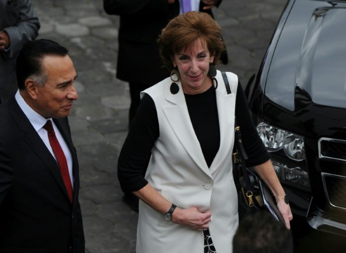Embajadora de EEUU en México deja su cargo en una coyuntura compleja