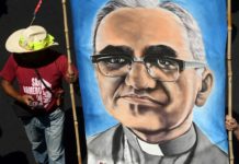 Monseñor Oscar Romero y Pablo VI serán canonizados el 14 de octubre en Roma / AFP