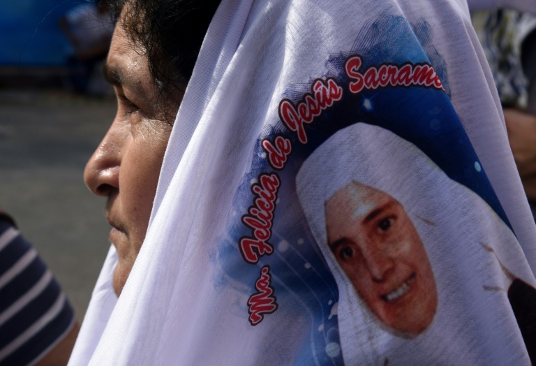 Ante 50.000 católicos declaran beata a una religiosa paraguaya