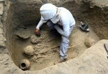 Arqueólogos hallan un nuevo sitio de sacrificio masivo de niños en Perú