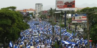 Dos muertos en jornada de multitudinaria marcha contra Ortega en Managua