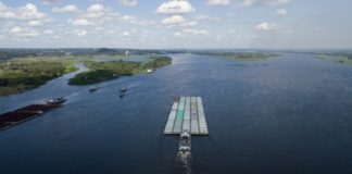 El boom de la soja convirtió a Paraguay en líder del transporte fluvial - Barcos y plataformas
