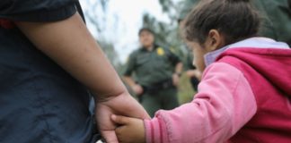 El llanto desesperado de niños separados de sus padres en la frontera de EEUU