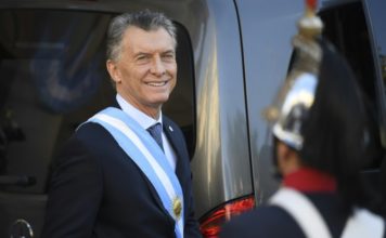 El presidente argentino veta la ley que frena el alza de las tarifas públicas