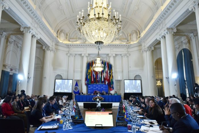 La OEA endurece el tono hacia Venezuela con posible suspensión