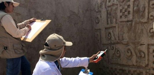 La ciudadela prehispánica de Chan Chan en Perú devela murales milenarios