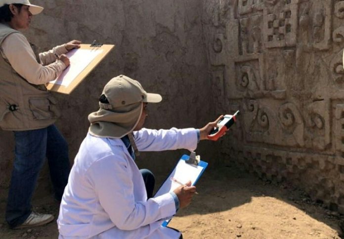 La ciudadela prehispánica de Chan Chan en Perú devela murales milenarios