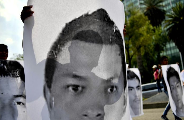 Ordenan nueva investigación sobre 43 estudiantes desaparecidos en México