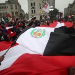 Cientos de peruanos marchan contra la corrupción en el sistema judicial