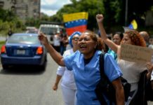 Con una caravana, trabajadores de la salud cumplen un mes de huelga en Venezuela