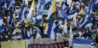 Miles de nicaragüenses peregrinan en desagravio a obispos