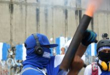 Ortega 'debe acabar' con los paramilitares en Nicaragua, dijo su hermano y exjefe militar