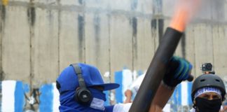Ortega 'debe acabar' con los paramilitares en Nicaragua, dijo su hermano y exjefe militar