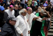 Seguidores de Ortega y paramilitares irrumpen en basílica y agreden a obispos