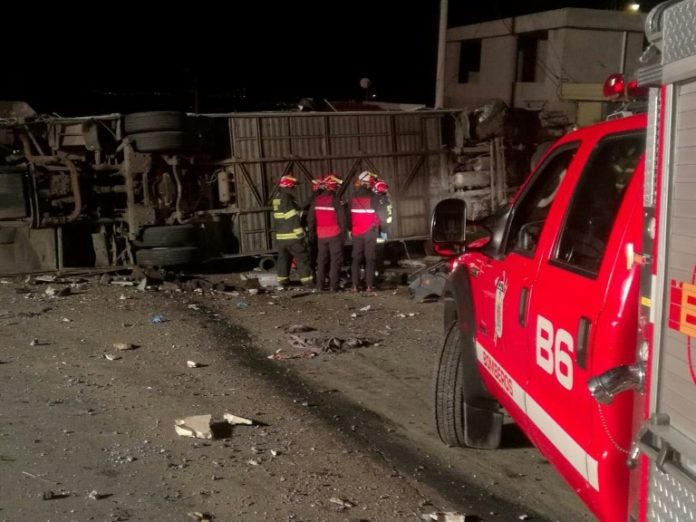 Accidente de bus en Ecuador deja 24 muertos, mayoría colombianos y venezolanos