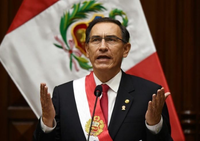 Aprobación de presidente peruano sube 11 puntos a 46% en agosto, según sondeo