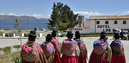 Bolivianas aprenden defensa personal por aumento de violencia doméstica