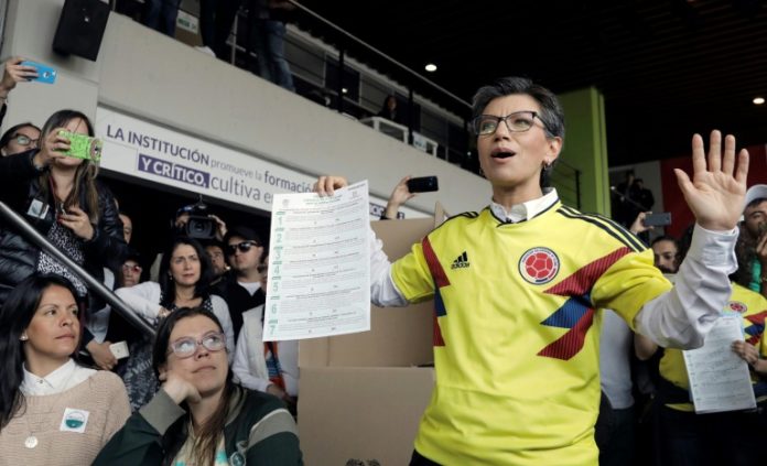Colombianos votan consulta para castigar a políticos y empresas corruptas