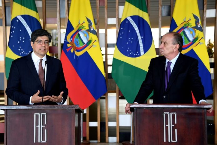 Ecuador convoca a cancilleres de 13 países para discutir migración venezolana