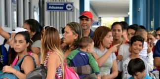 Ecuador suspende pasaporte para migración venezolana y abre ruta humanitaria