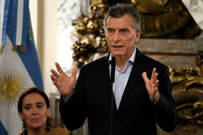 El peso se desploma en Argentina pese a aceleración de desembolsos del FMI