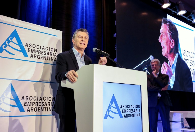 Gobierno argentino niega fracaso económico y atribuye crisis a turbulencias