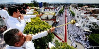 Iglesia pentecostal celebra 'Santa Cena' masiva en México