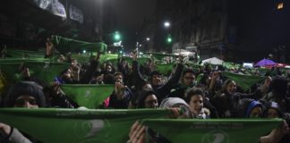 'La calle ya se ganó' - argentinas prometen seguir la lucha por el aborto legal