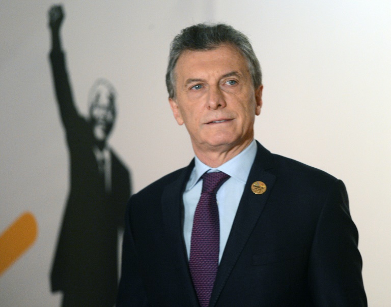 Macri pide a empresarios terminar con comportamientos mafiosos en Argentina