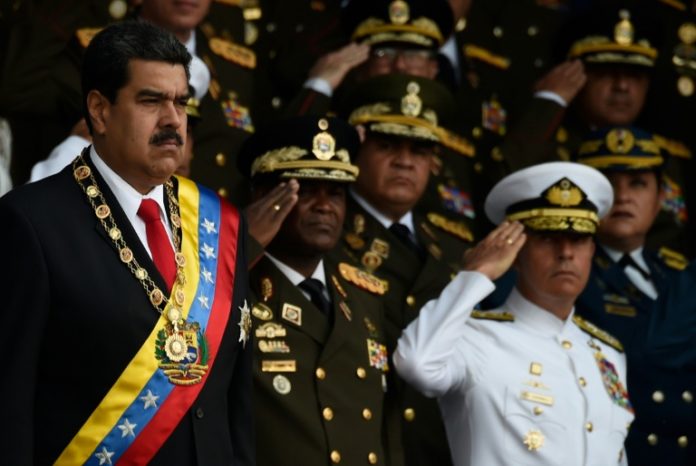 Maduro denuncia que sufrió atentado con drones explosivos y culpa a Santos