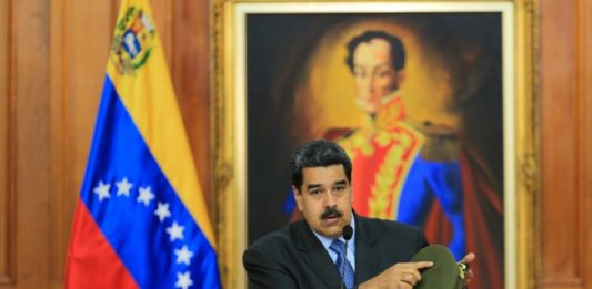Maduro lanza una ofensiva contra diputados opositores por el 'atentado'