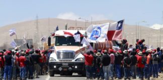 Minera Escondida y sus trabajadores extienden mediación para evitar huelga en Chile