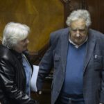 Mujica deja su cargo de senador en Uruguay