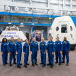 La agencia asignó nueve astronautas para tripular el primer vuelo de prueba y la misión de Boeing's CST-100 Starliner y SpaceX's Crew Dragon. Los astronautas son, de izquierda a derecha: Sunita Williams, Josh Cassada, Eric Boe, Nicole Mann, Christopher Ferguson, Douglas Hurley, Robert Behnken, Michael Hopkins y Victor Glover. Créditos: NASA