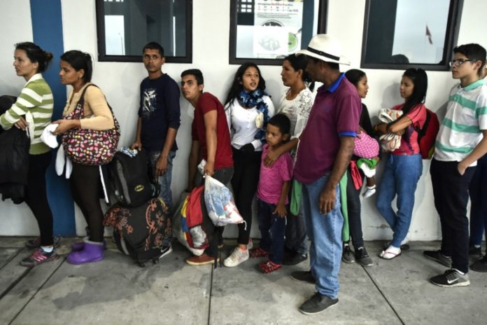 Perú declara emergencia sanitaria en frontera con Ecuador por migrantes venezolanos