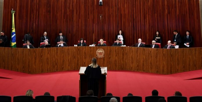 Corte invalida la candidatura de Lula, el PT llama a la movilización